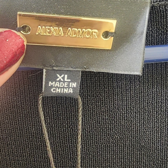 New Classic Black Knit Dress with Cream Trim, Size Extra Large. - Picture 4 of 11